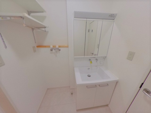 青森県八戸市内丸1丁目3-8-1