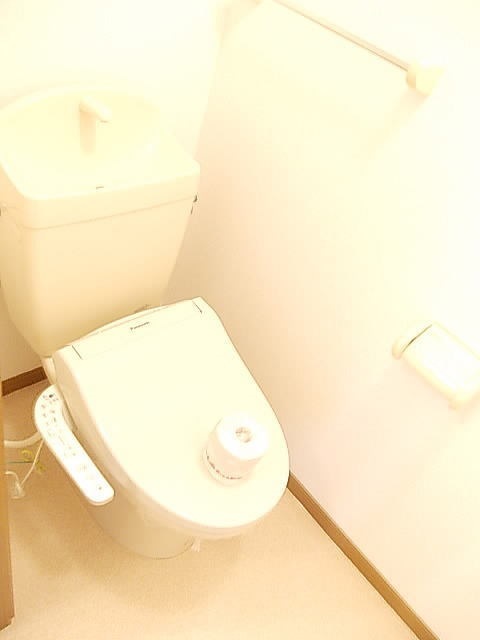 青森県八戸市新井田西1丁目15番8号