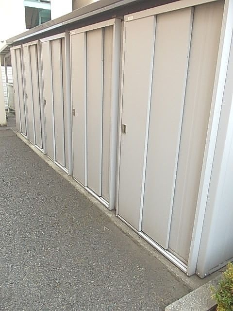 青森県八戸市新井田西1丁目15番8号